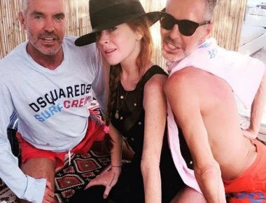 Lindsay Lohan: Καυτές βουτιές στη Μύκονο παρέα με τους Dsquared (φωτό)